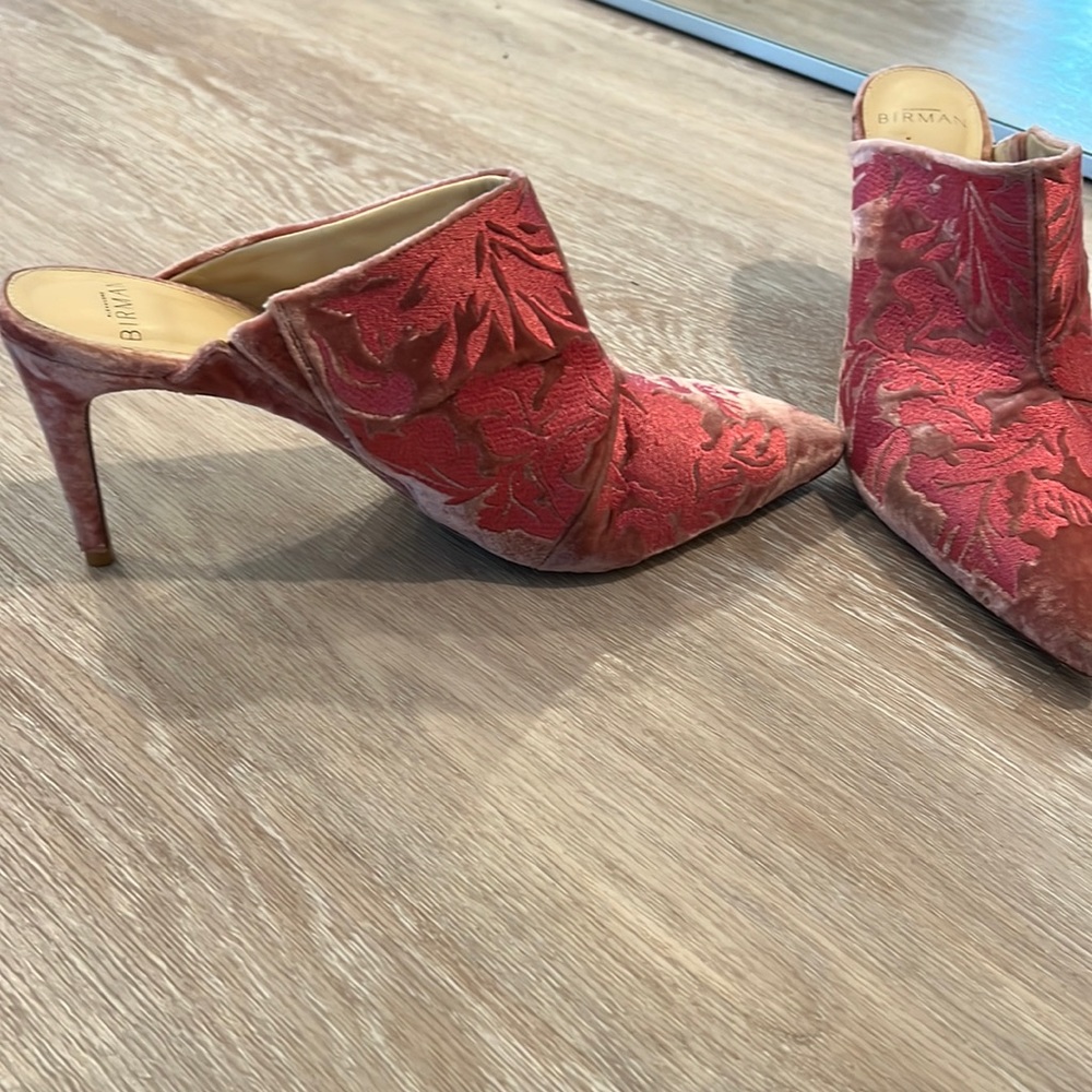 Pink velvet designer mule